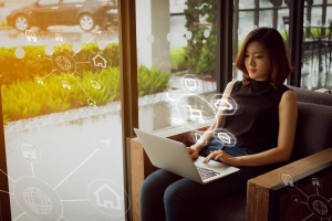 women looking up Vendor Security Risk Management